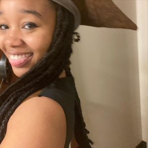 Meet your Posher, Anaya